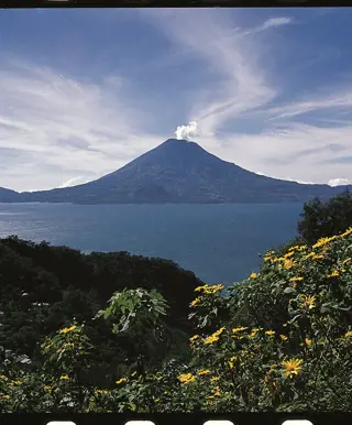 Sich bei einem Bootsausflug über den Atitlan-See verzaubern lassen